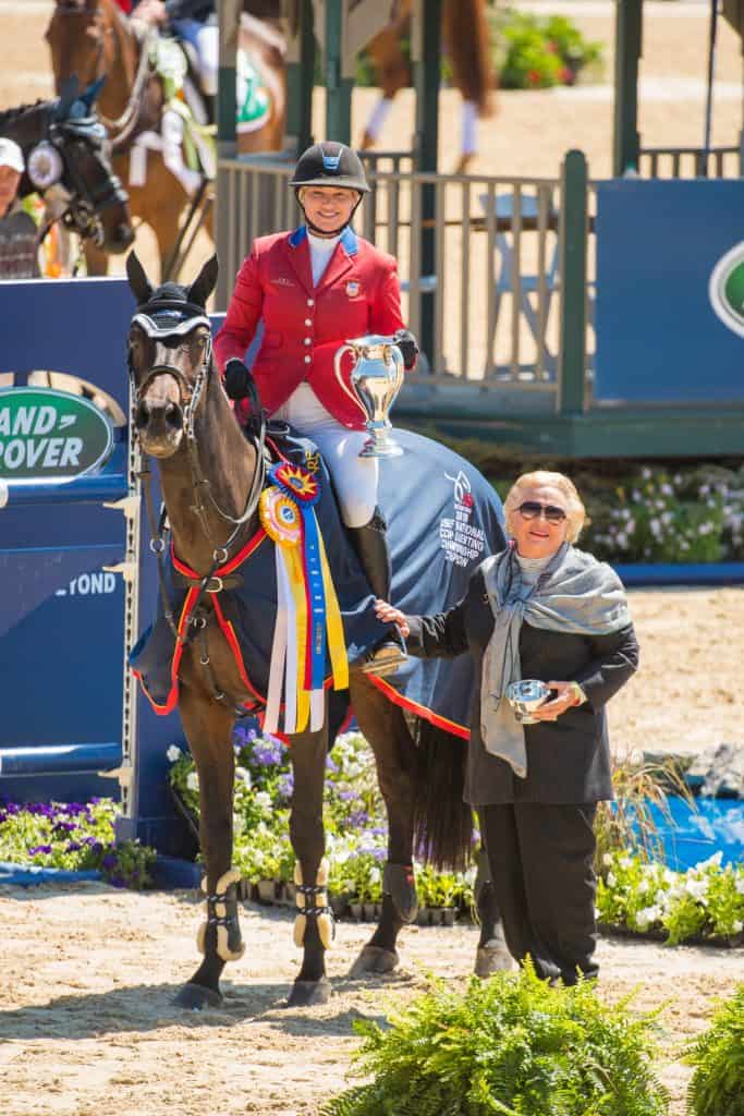 Marilyn Little and RF Scandalous in the awards presentation at the Land Rover® Kentucky Three-Day Event CCI4* with Jacqueline B. Mars. (Photo: AK Dragoo Photography)